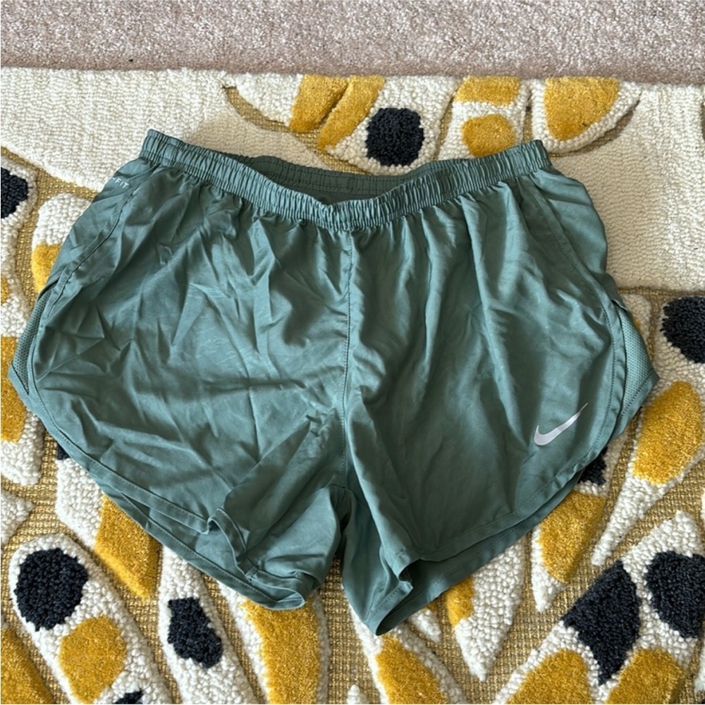NWOT Nike dri-fit shorts in safe green size medium